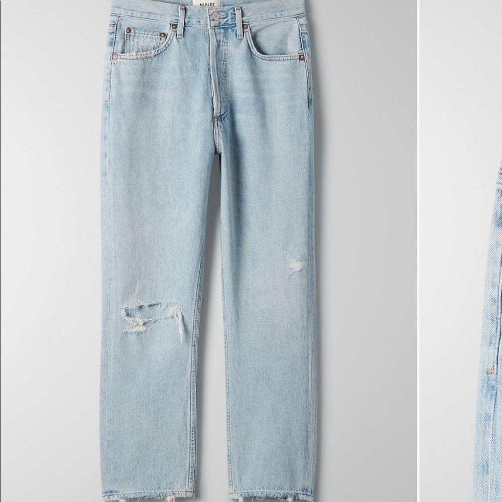 None-stretch denim. Slim fit highrise jeans